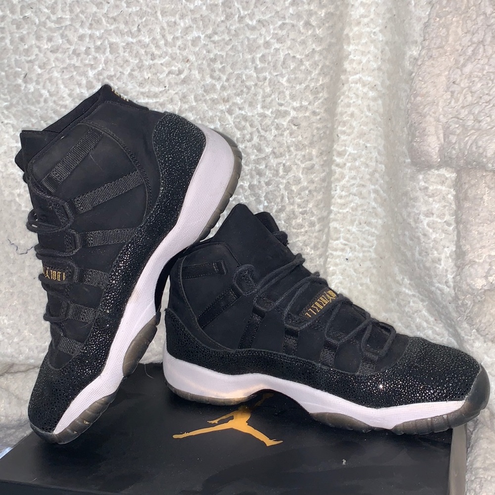 Women’s 7.5 , girls 6Y air jordans 11 retro